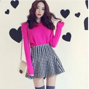 I Love S&S Inc fit and flare pleated knit elastic houndstooth mini skirt. Size M